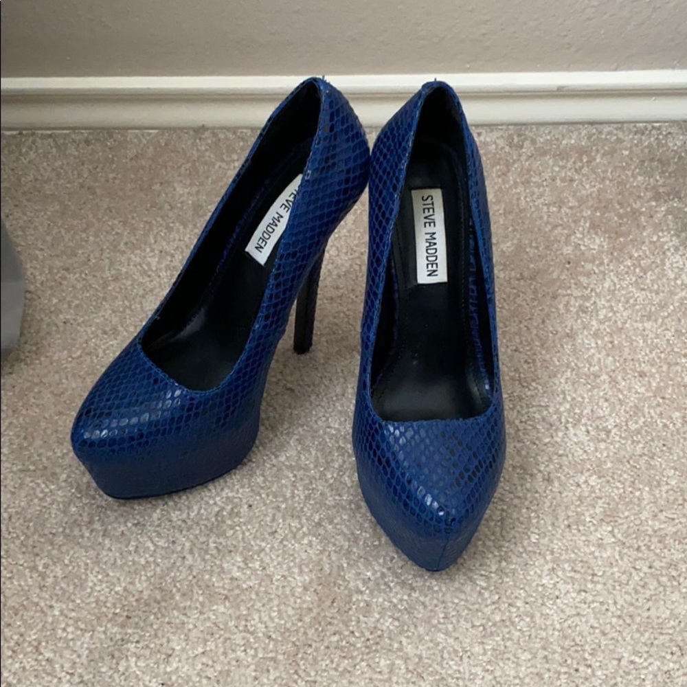 Steve Madden Blue Pumps